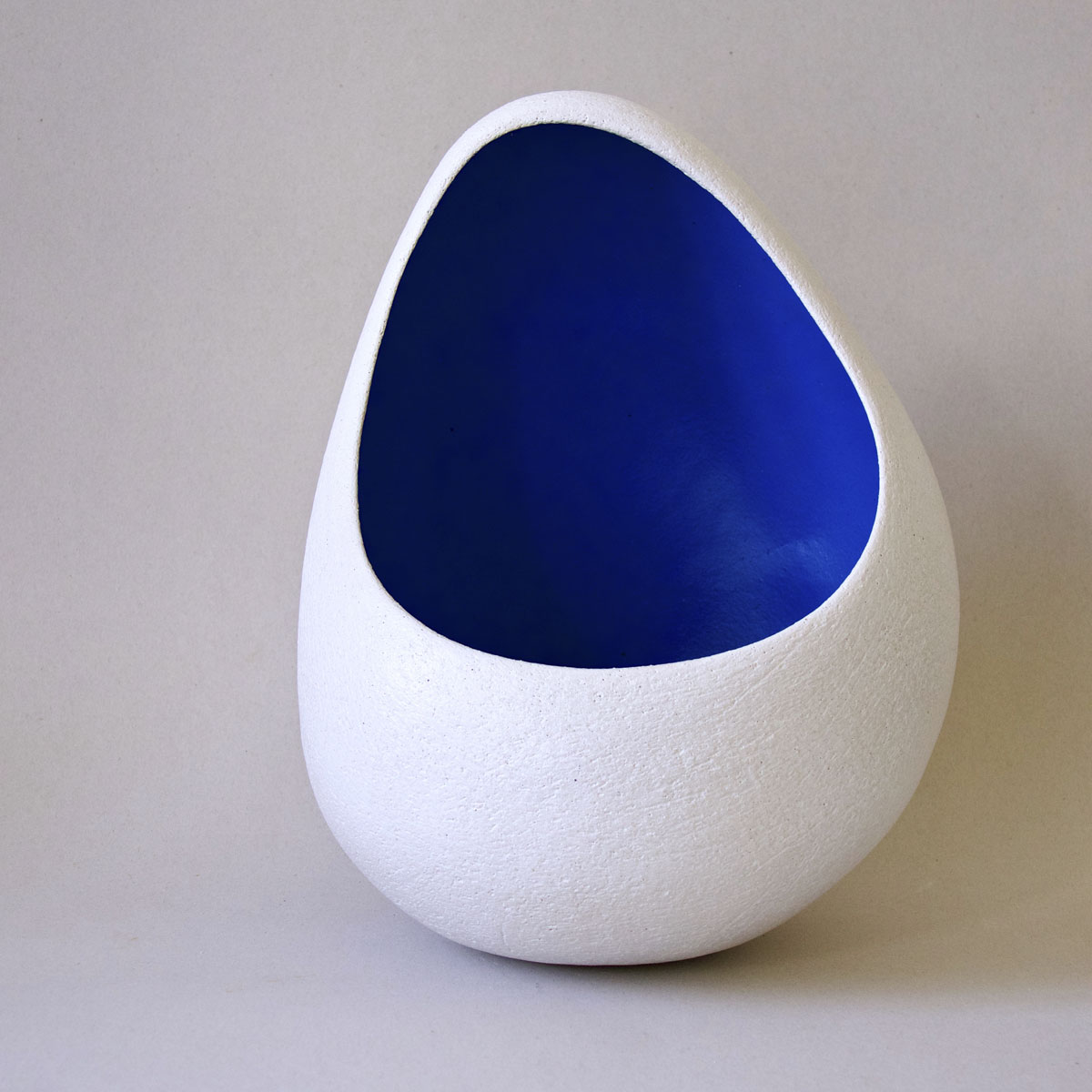cocoon sculptural vessel indigo blue myrto zirini ceramic art01
